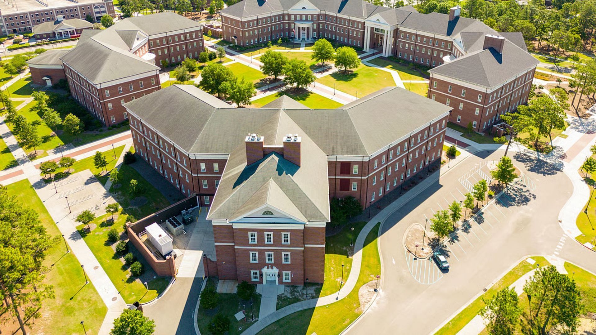 University Campus UNC–Chapel Hill (Image via Prime Video)